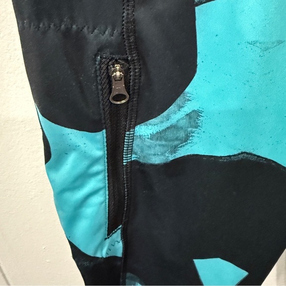 Lululemon Blue and Black Inspire Tight II *Full-On Luxtreme (Mesh) - Picture 7 of 14